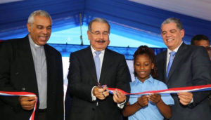 Danilo Medina Inaugura tres escuelas en SDN